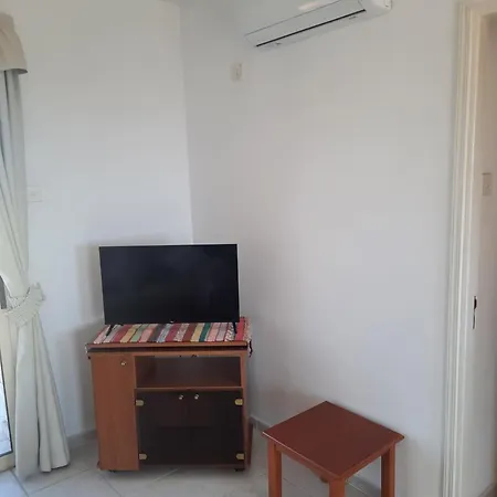 1 Bedroom Flat On The 2nd Floor *