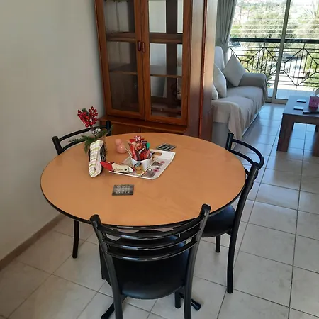1 Bedroom Flat On The 2nd Floor Apartment *