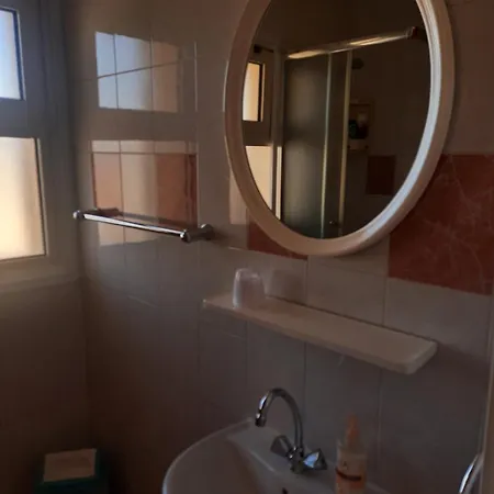 1 Bedroom Flat On The 2nd Floor *